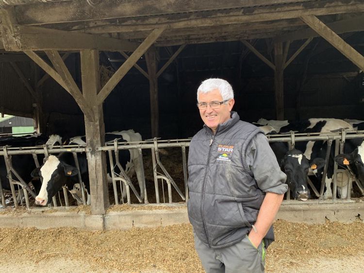 
						t Jean-Luc Morel, éleveur dans les Côtes-d’Armor, a suivi le protocole du GDS pour vaincre la paratuberculose. 
							© P. Le Cann